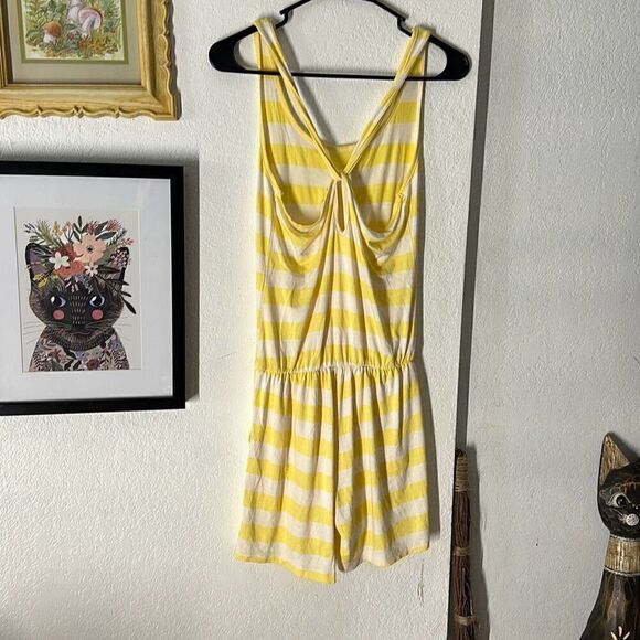 Coco & main Size S yellow & white Striped romper - Picture 5 of 5